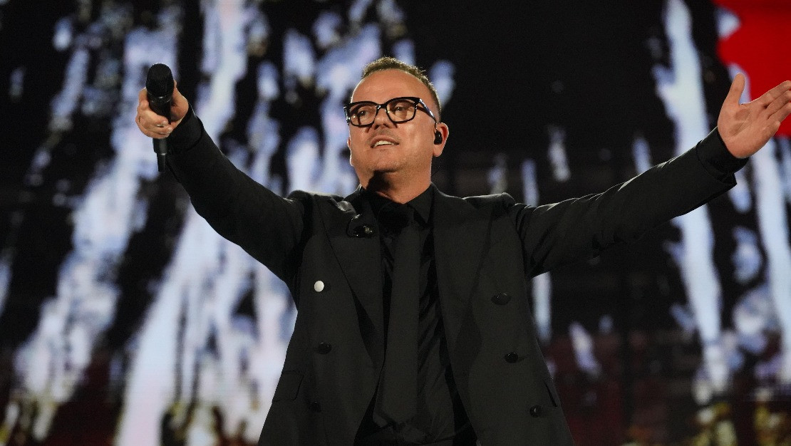foto GIGI UNO COME TE - L'EMOZIONE CONTINUA - NAPOLI PIAZZA DEL PLEBISCITO - RAI1 (2024)