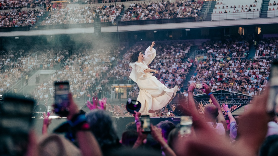 foto ELISA - MILANO STADIO SAN SIRO - CANALE 5 (2025)