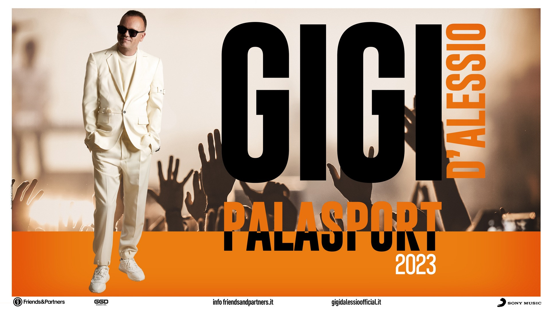 foto GIGI D'ALESSIO |  GRANDE RICHIESTA SI AGGIUNGONO NUOVE DATE ESTIVE E NUOVI CONCERTI NEI PALASPORT