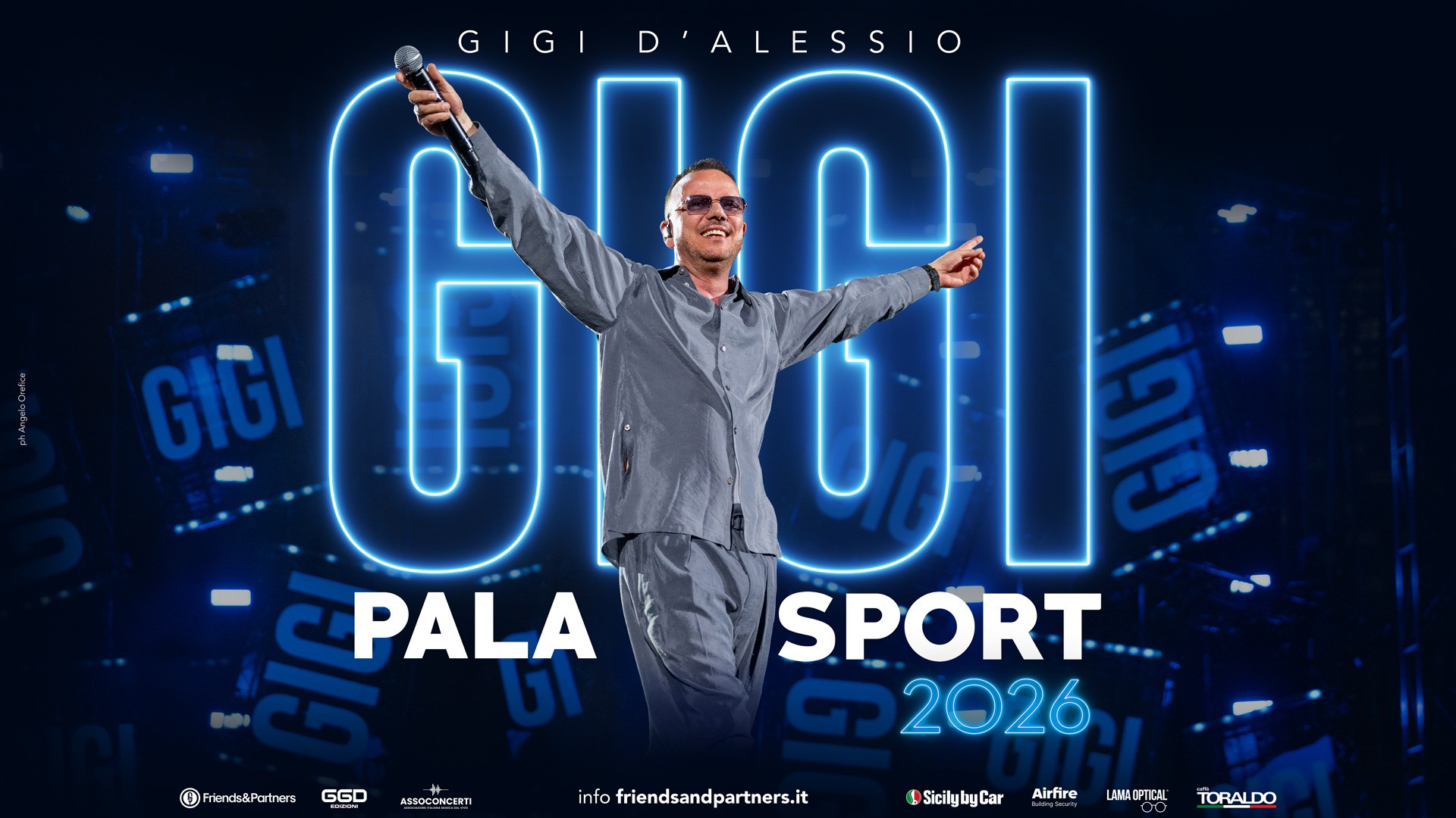 foto GIGI D'ALESSIO | ANNUNCIA UN NUOVO APPUNTAMENTO ALL'UNIPOL FORUM DI MILANO